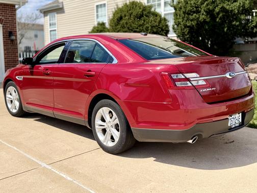 Red 2016 Ford Taurus SEL