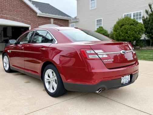 Red 2016 Ford Taurus SEL