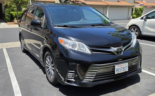 Black 2019 Toyota Sienna XLE Premium