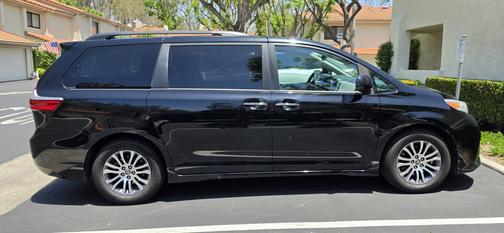 Black 2019 Toyota Sienna XLE Premium