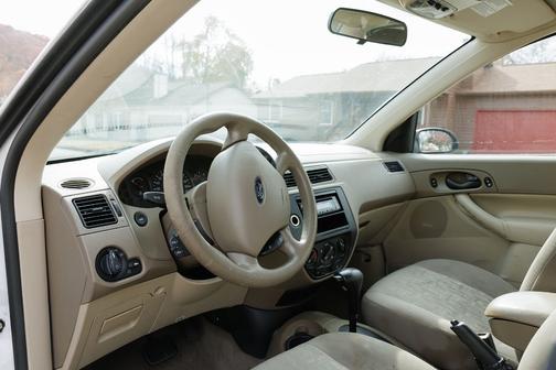 2005 Ford Focus ZX4 SE