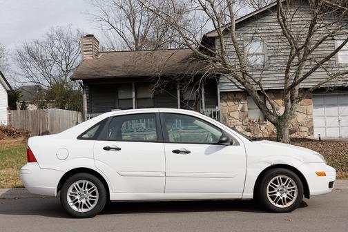 2005 Ford Focus ZX4 SE