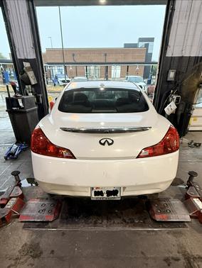 White 2011 INFINITI G37 Journey