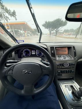 White 2011 INFINITI G37 Journey