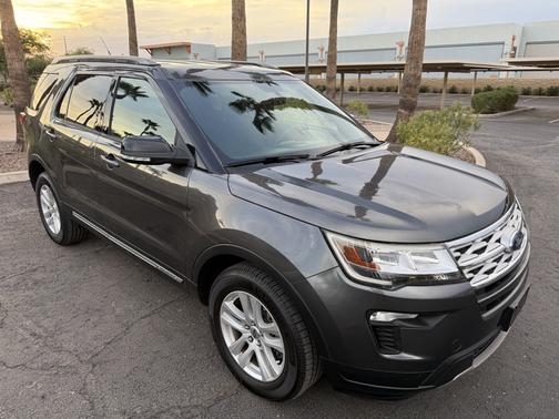 Gray 2018 Ford Explorer XLT