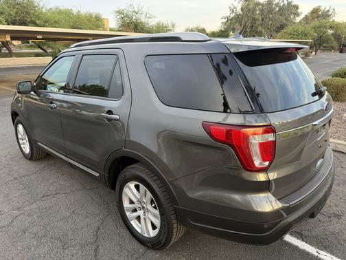 Gray 2018 Ford Explorer XLT