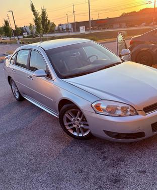 Gray 2009 Chevrolet Impala LTZ