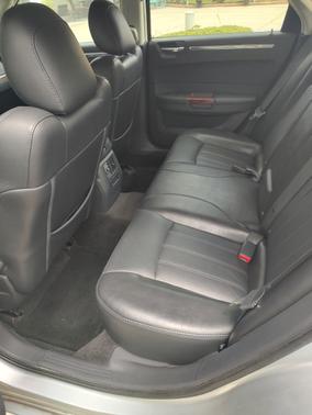 Silver 2009 Chrysler 300C Hemi