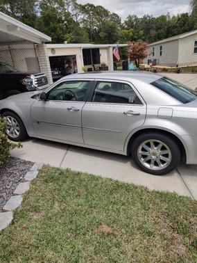 Silver 2009 Chrysler 300C Hemi