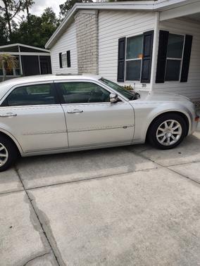 Silver 2009 Chrysler 300C Hemi