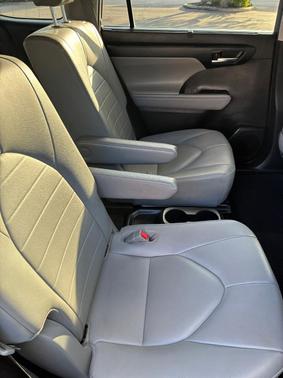 Brown 2020 Toyota Highlander Hybrid XLE