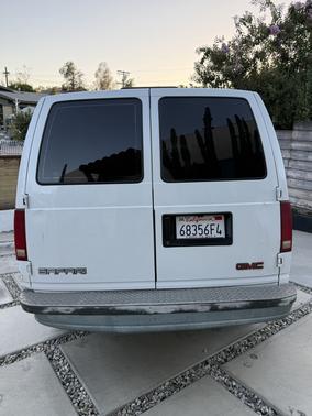 White 2002 GMC Safari SL