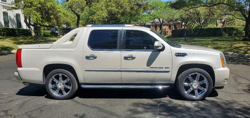 White 2012 Cadillac Escalade EXT Luxury