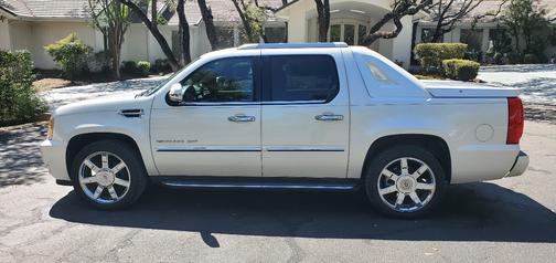 White 2012 Cadillac Escalade EXT Luxury