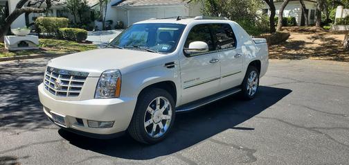 White 2012 Cadillac Escalade EXT Luxury