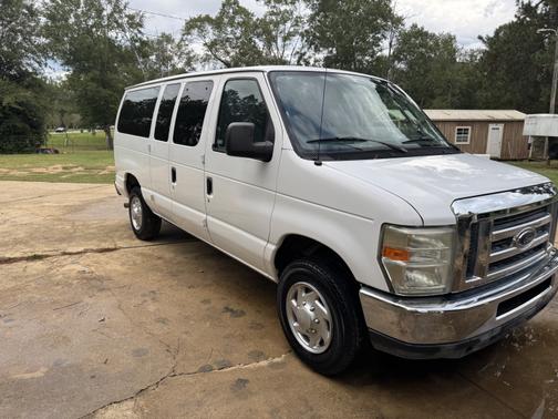 2010 Ford E350 Super Duty XLT