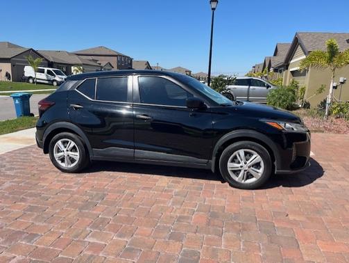 Black 2022 Nissan Kicks S