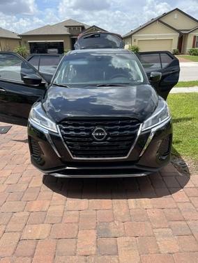 Black 2022 Nissan Kicks S