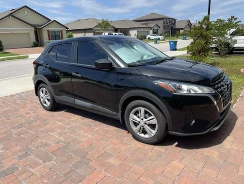 Black 2022 Nissan Kicks S