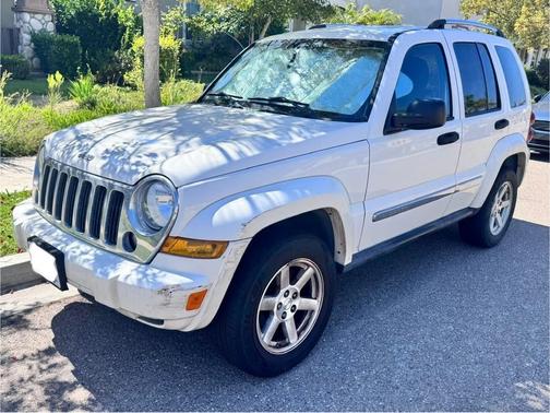 White 2005 Jeep Liberty Limited