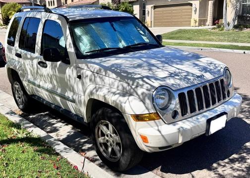 White 2005 Jeep Liberty Limited