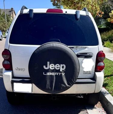 White 2005 Jeep Liberty Limited