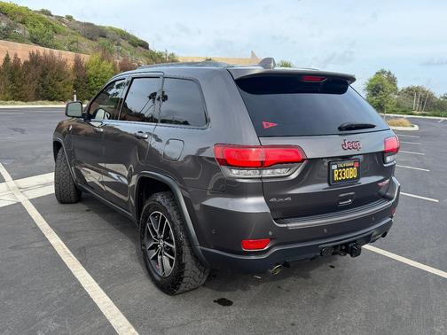 Gray 2017 Jeep Grand Cherokee Trailhawk