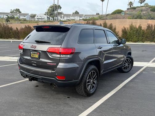 Gray 2017 Jeep Grand Cherokee Trailhawk