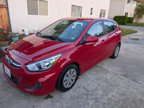 Red 2016 Hyundai Accent SE