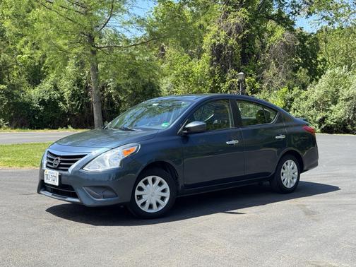 Blue 2016 Nissan Versa 1.6 SV