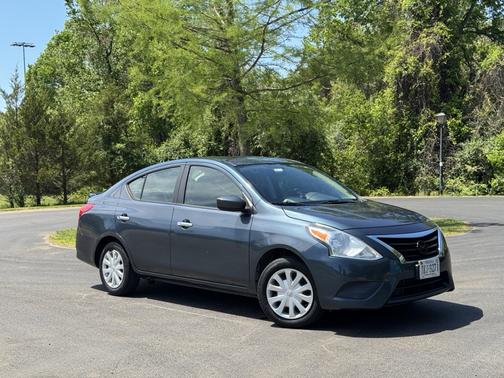 Blue 2016 Nissan Versa 1.6 SV