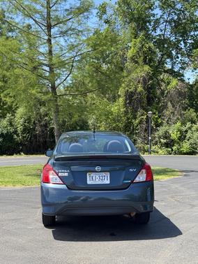 Blue 2016 Nissan Versa 1.6 SV