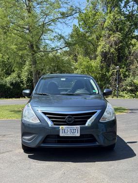 Blue 2016 Nissan Versa 1.6 SV
