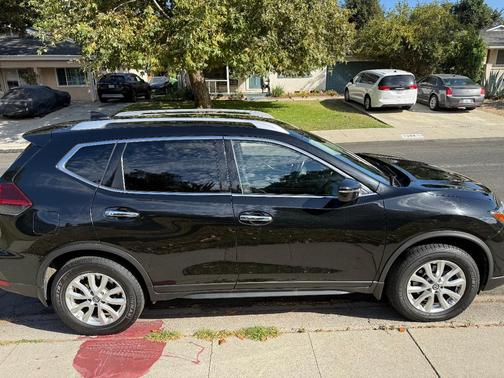Black 2020 Nissan Rogue SV