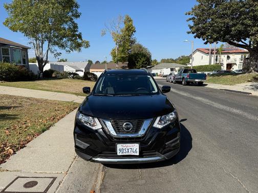 Black 2020 Nissan Rogue SV