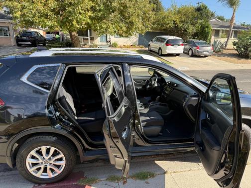 Black 2020 Nissan Rogue SV