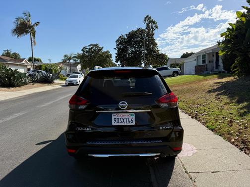 Black 2020 Nissan Rogue SV