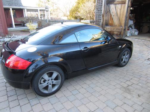 Black 2001 Audi TT quattro