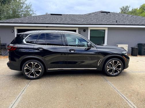 Blue 2022 BMW X5 sDrive40i