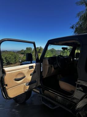 Black 2000 Jeep Wrangler Sahara