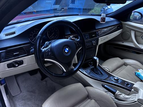 Red 2009 BMW 335 i