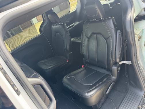 White 2023 Chrysler Pacifica Touring L