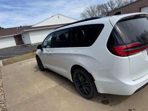 White 2023 Chrysler Pacifica Touring L