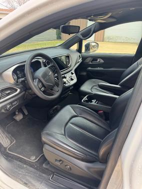 White 2023 Chrysler Pacifica Touring L