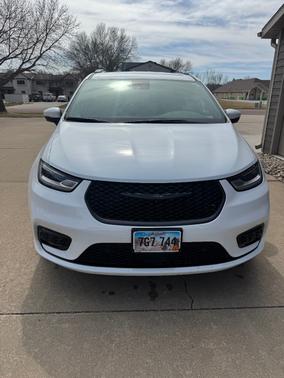 White 2023 Chrysler Pacifica Touring L