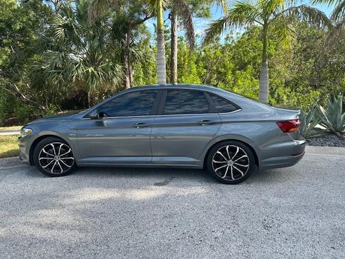 Gray 2019 Volkswagen Jetta 1.4T R-Line