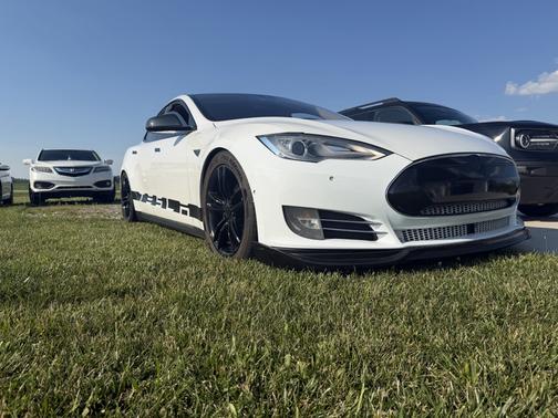 White 2014 Tesla Model S P85D