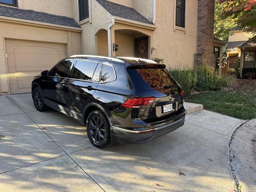 Black 2022 Volkswagen Tiguan 2.0T SE