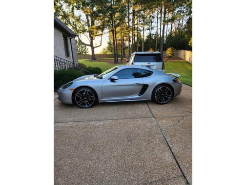 2022 Porsche 718 Cayman T