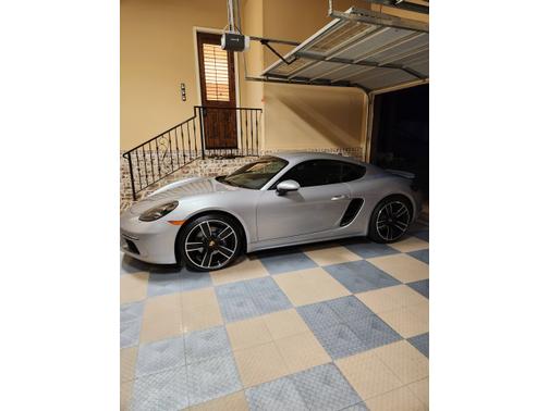 2022 Porsche 718 Cayman T